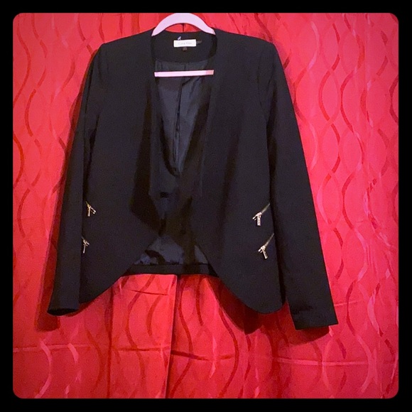 Short black blazer - Picture 1 of 3